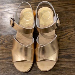 No 6 coco cross clogs